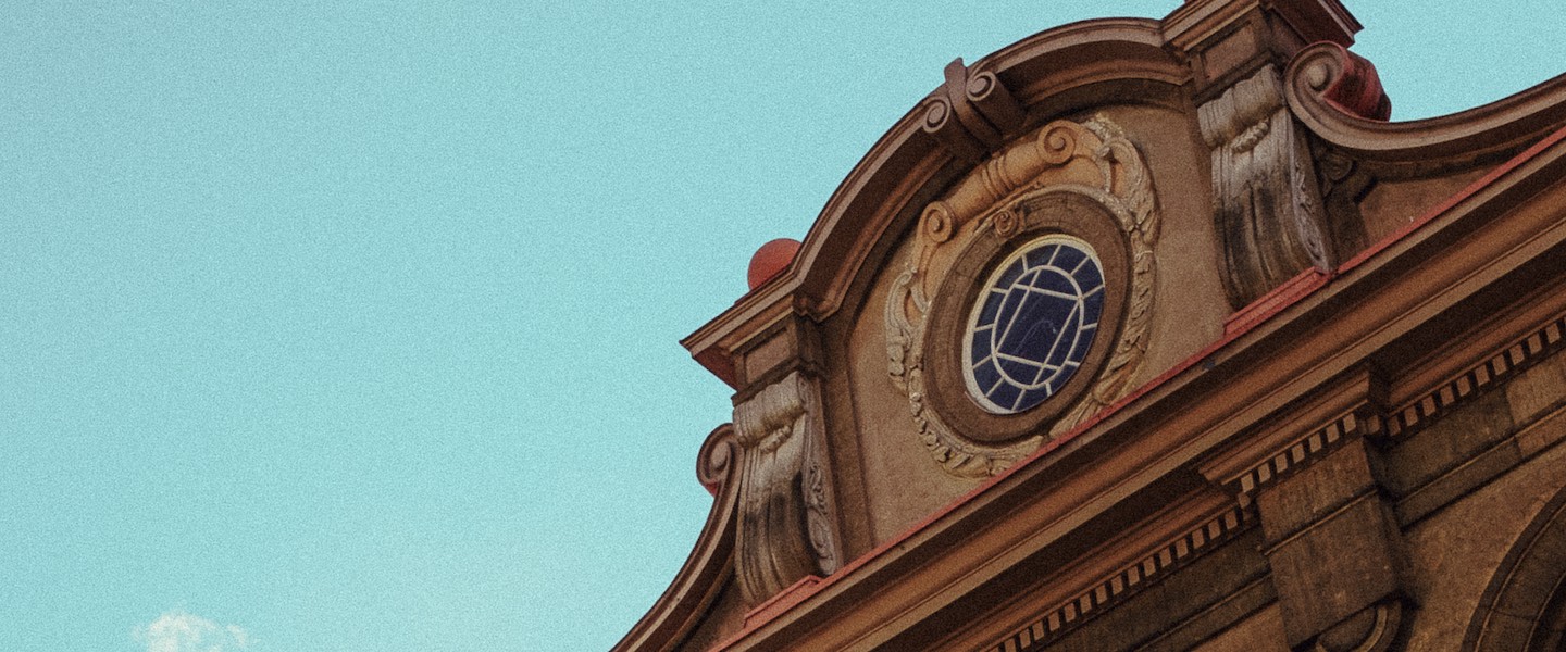 prono building with clock